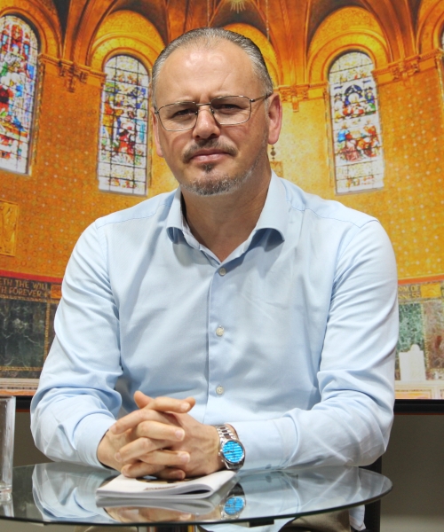 Padre Elizandro Scarsi conduz inspirador momento de fé e bênção nesta quinta-feira, 22 de outubro