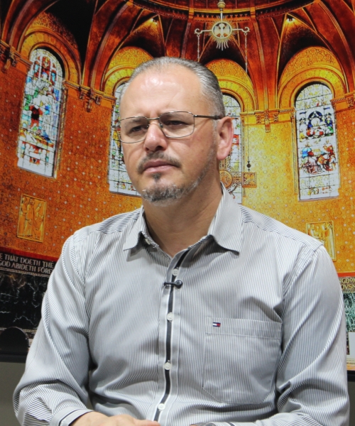 Padre Elizandro Scarsi conduz inspirador momento de fé e bênção nesta quinta-feira, 29 de outubro
