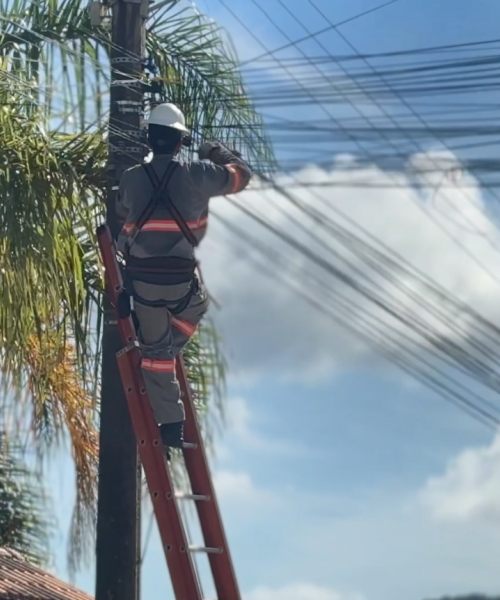 TIJUCAS | Operação Limpa Fios já alcança 70 ruas do município  